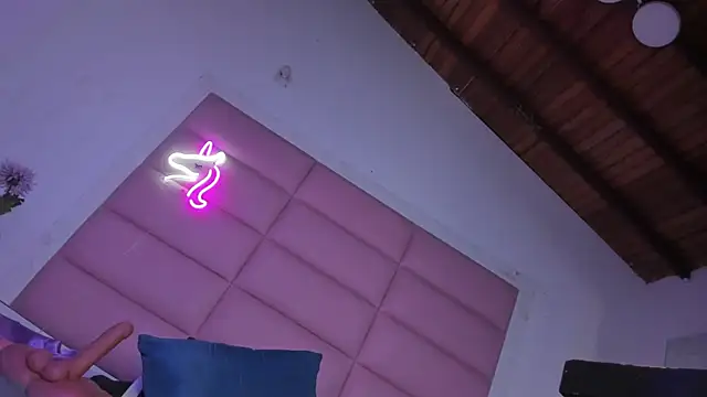 Catalinna 03 online show from 25, 4, 2026