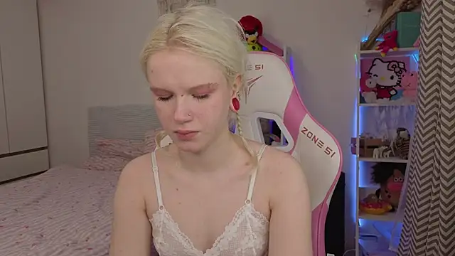 Mia WaterFall online show from 29, 3, 2026