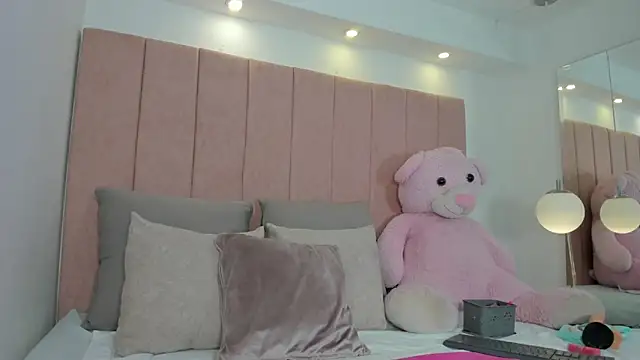 sweett eyes  online show from 13, 3, 2026