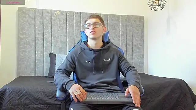 Calvin Hunter online show from 9, 4, 2026