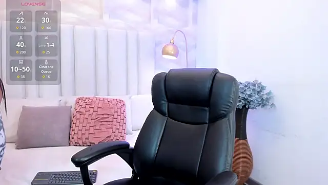 Im LunaLuxe online show from 24, 4, 2026