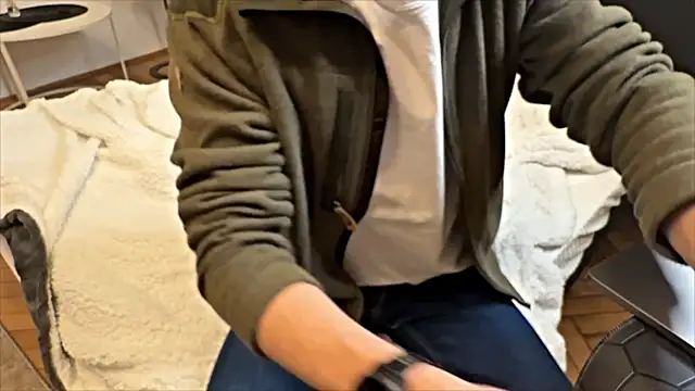 Snapshot of AfterTheRun chatting on 27, 3, 2026 AfterTheRun online show from 27, 3, 2026