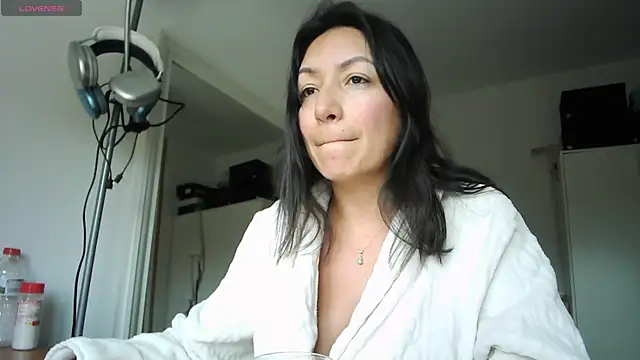 Yulian Milf online show from 11, 6, 2026