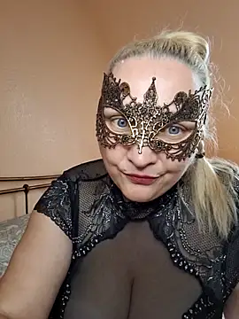 MaskedQueen77 online show from 12, 6, 2026