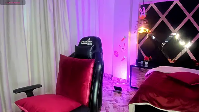 Lucia 24x online show from 25, 4, 2026