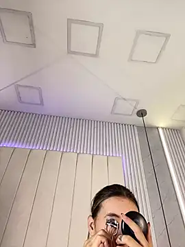 JuliaColemann online show from 12, 2, 2026