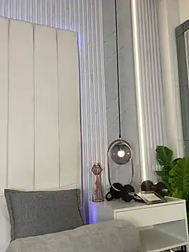 JuliaColemann online show from 28, 4, 2026