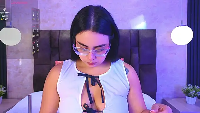 vicky grey online show from 23, 4, 2026