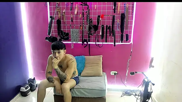 Slave Melany bdsm online show from 18, 4, 2026