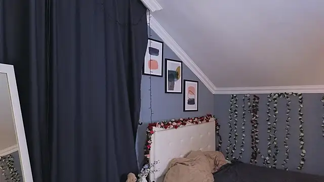 Naomi Demio online show from 26, 4, 2026