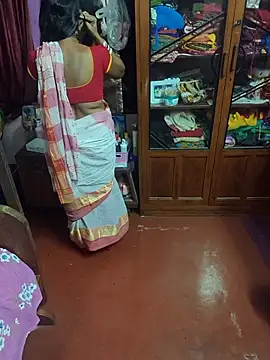 Snapshot of Little-Roshni chatting on 13, 4, 2026 Little-Roshni online show from 13, 4, 2026