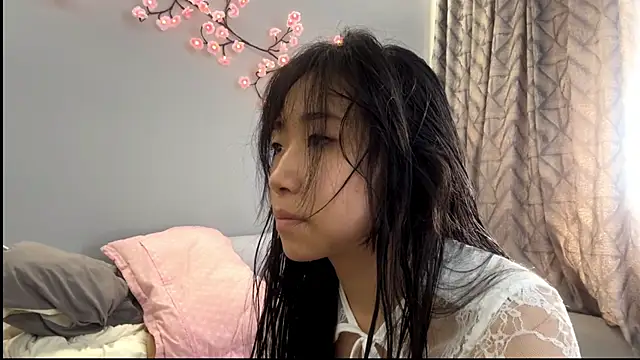 SweetMiaXO online show from 24, 4, 2026