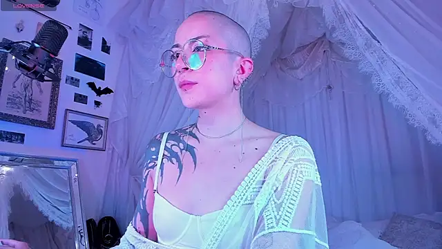 Snapshot of OhMyBush chatting on 9, 4, 2026 OhMyBush online show from 9, 4, 2026