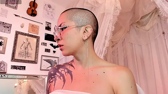 Snapshot of OhMyBush chatting on 15, 4, 2026 OhMyBush online show from 15, 4, 2026