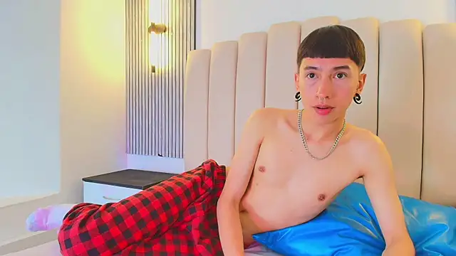 lian cameron online show from 13, 4, 2026