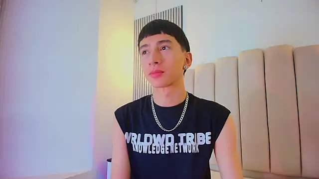 lian cameron online show from 23, 4, 2026