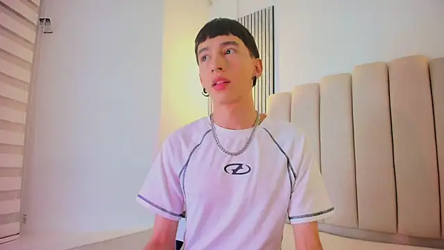 lian cameron online show from 25, 4, 2026