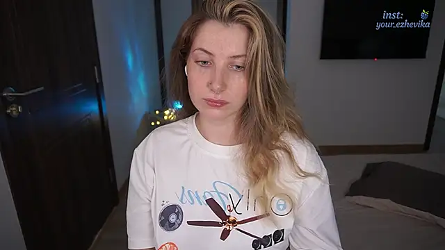 ItsEzheVika online show from 29, 4, 2026