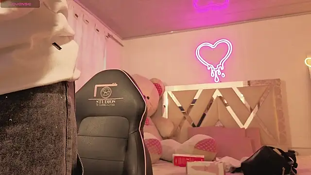 SABRIINA TAY online show from 4, 4, 2026