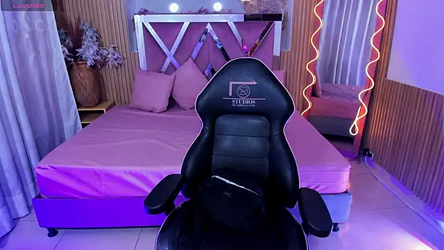 JENNA TAY1 online show from 4, 6, 2026