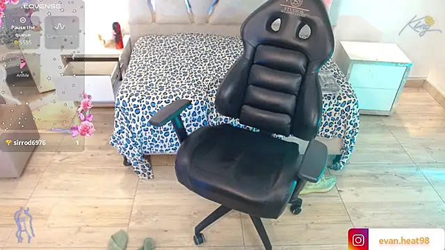 EVAN TAY online show from 3, 2, 2026