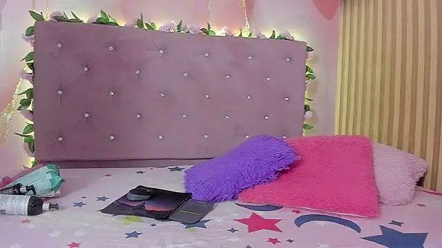 Melanie  Evans online show from 21, 4, 2026