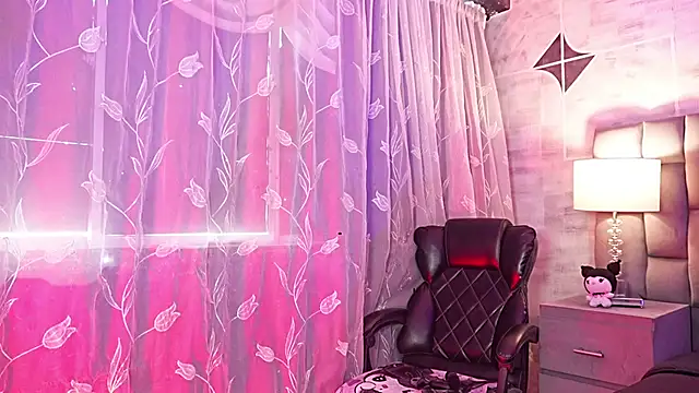 SweetDevil 7 online show from 12, 4, 2026