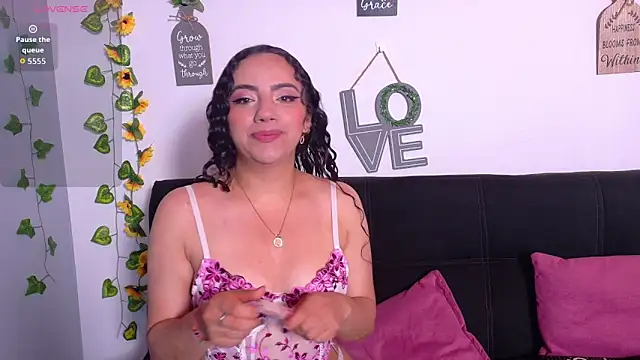emiily curly online show from 23, 4, 2026