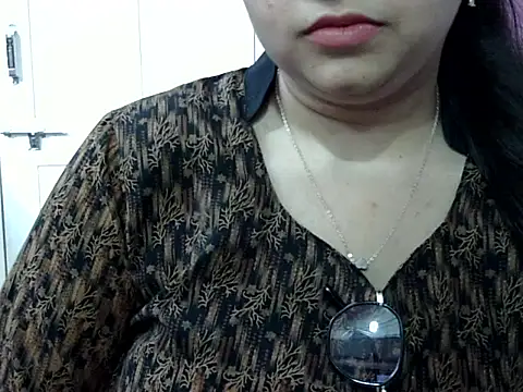 Cute Aliyaa online show from 23, 4, 2026