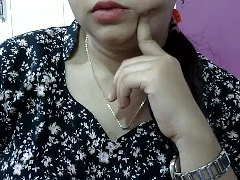 Cute Aliyaa online show from 25, 4, 2026