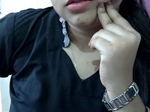 Cute Aliyaa online show from 26, 4, 2026