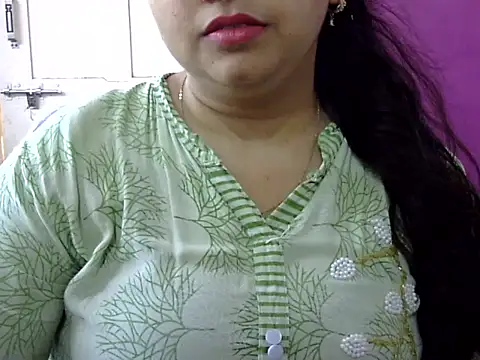 Cute Aliyaa online show from 28, 4, 2026