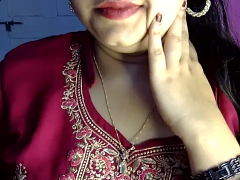 Cute Aliyaa online show from 27, 7, 2026