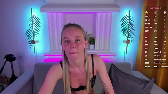 Tesssa Young online show from 24, 4, 2026