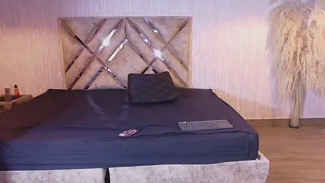 Red Scarlet16 online show from 24, 4, 2026