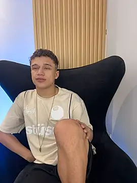Snapshot of Dominik_Souza chatting on 3, 8, 2026 Dominik Souza online show from 3, 8, 2026