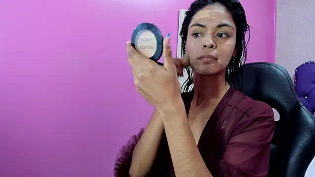 Tiara Latina online show from 6, 2, 2026