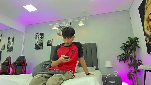 Raphael Nyon online show from 3, 3, 2026