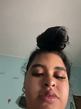 Aloyenita online show from 9, 2, 2026