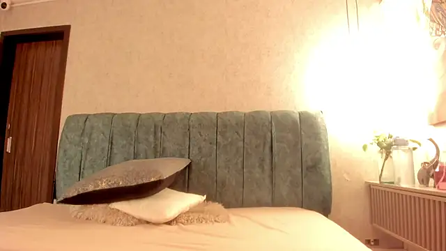 Aleera Walton online show from 27, 4, 2026