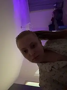 MollyHilton online show from 26, 4, 2026