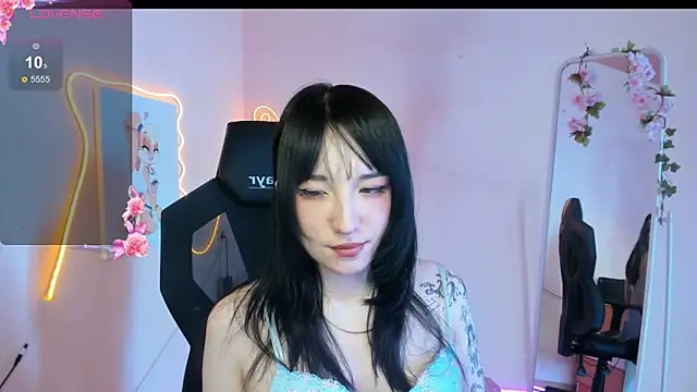 AliceeinWonderlanddd online show from 9, 4, 2026