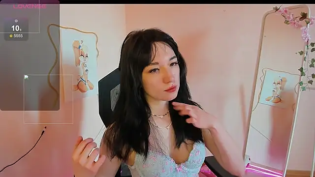 AliceeinWonderlanddd online show from 24, 4, 2026