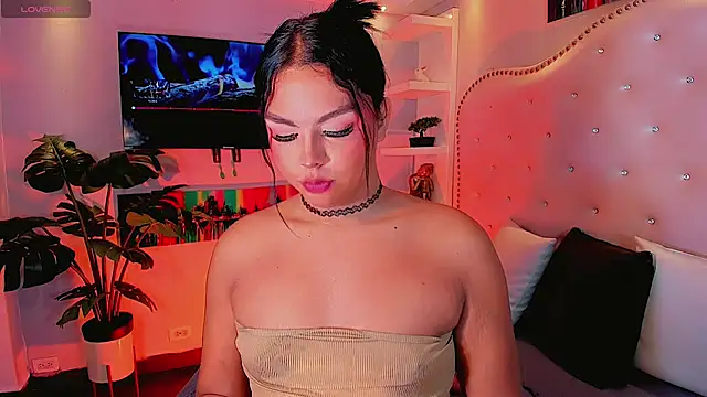 Maia Hotts online show from 27, 7, 2026