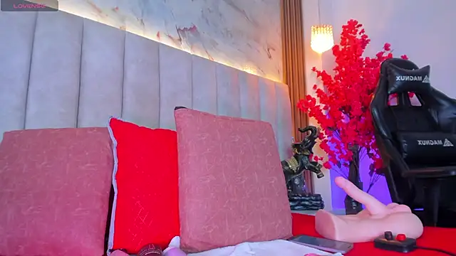 PixzyMartinez online show from 18, 4, 2026