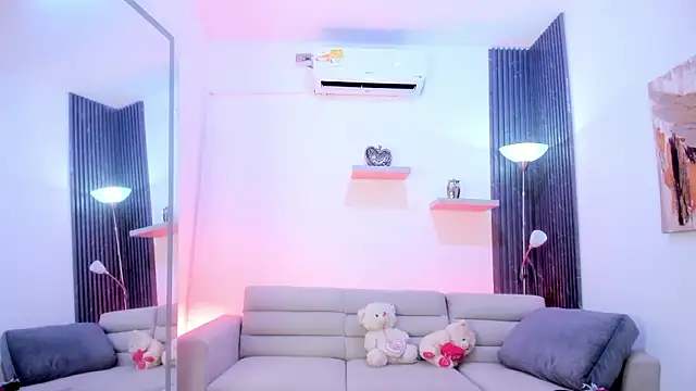 TAHIELA  online show from 5, 3, 2026