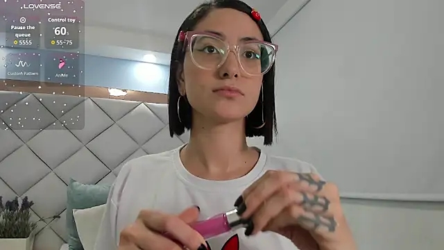 crystalstonee online show from 27, 4, 2026