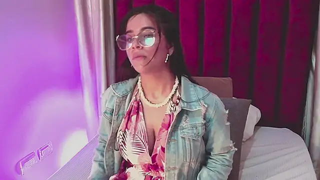 VaiaLowell online show from 20, 2, 2026