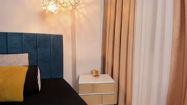 AnnaBroooks online show from 25, 4, 2026