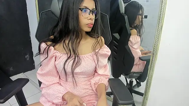 Snapshot of ZoehPeterr_ chatting on 4, 3, 2026 ZoehPeterr online show from 4, 3, 2026